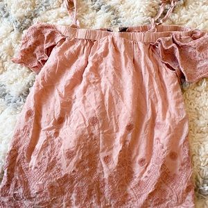 Off the shoulder shirt with ties
